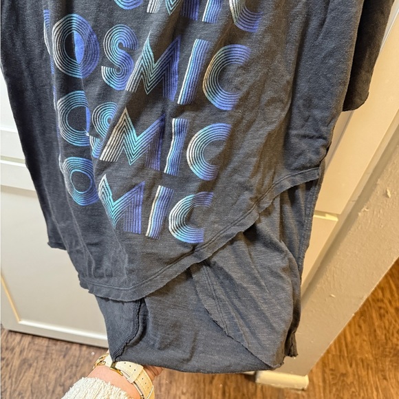 FREE PEOPLE Cosmic Gray T-Shirt Graphic Short Sleeve Tee Asymmetrical Sz XS - Picture 6 of 6